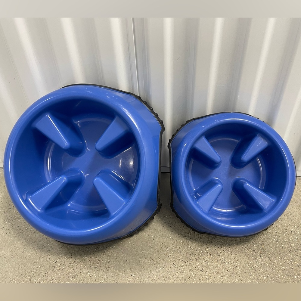 Set of 2 Medium & Large Slow Feed Dog Bowl Blue Heavy Plastic Good Condition